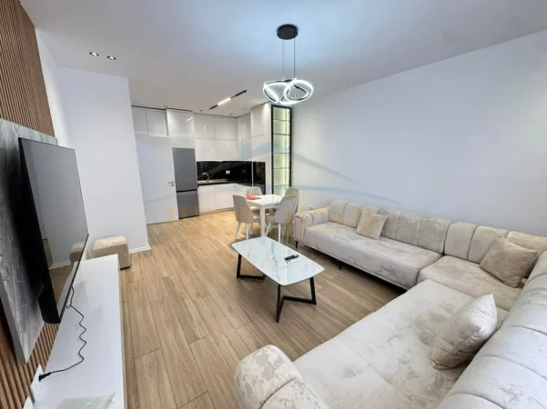 Tirane, jepet me qera apartament 1+1+Ballkon Kati 4, 75 m² 550 € (Urban Gate)