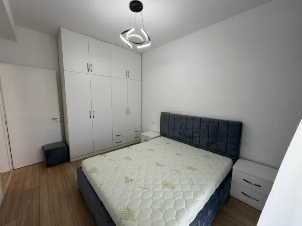 Tirane, jepet me qera apartament 1+1 Kati 6, 