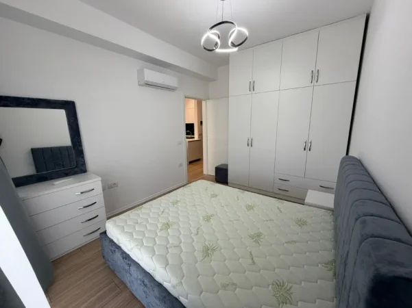 Tirane, jepet me qera apartament 1+1 Kati 6, 