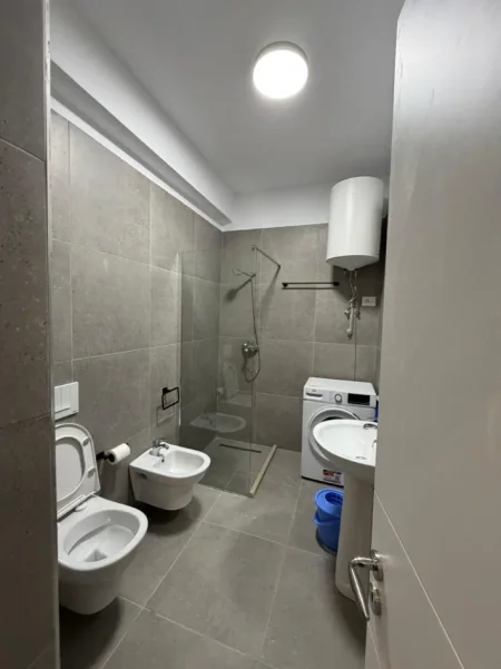 Tirane, jepet me qera apartament 1+1 Kati 6, 