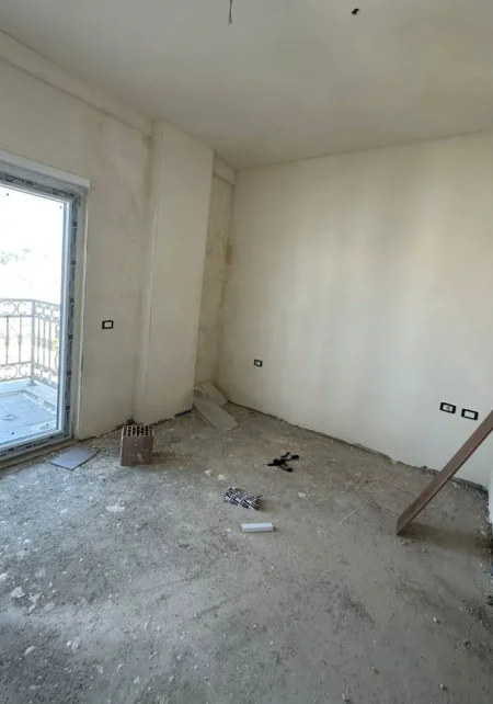 Tirane, shitet apartament 1+1 Kati 2, 76 m² (tirana porta e re)