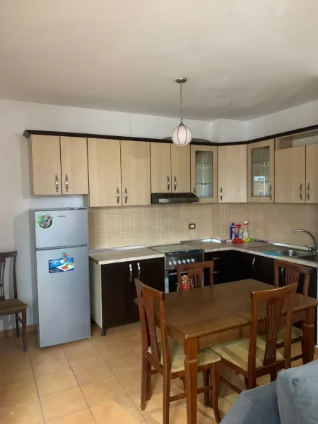 Tirane, jepet me qera apartament 2+1+Ballkon Kati 8, 80 m² 600 € (Rruga Shefqet Musarai)