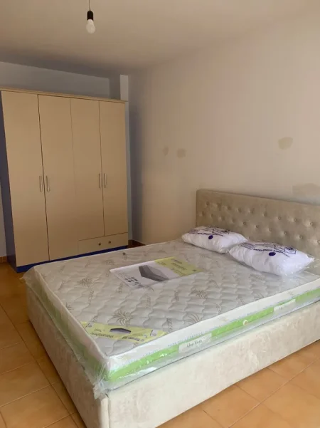 Tirane, jepet me qera apartament 2+1+Ballkon Kati 8, 80 m² 600 € (Rruga Shefqet Musarai)