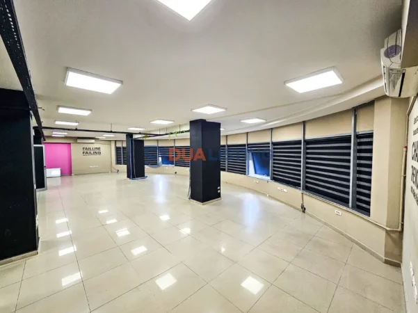 Tirane, jepet me qera ambjent biznesi , 300 m² 3.000 € (Rruga Dibres)