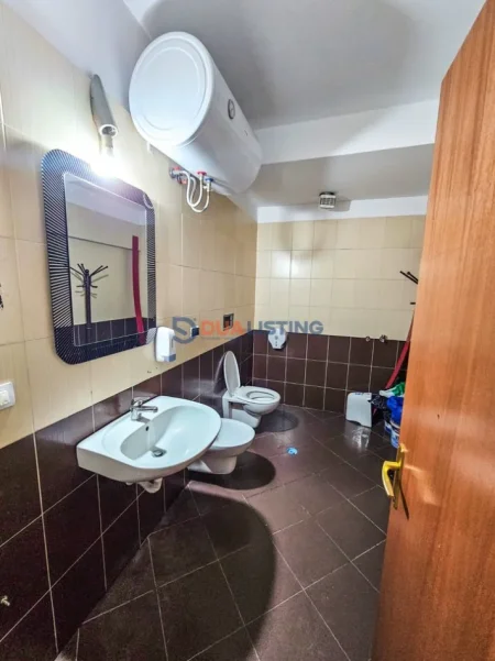 Tirane, jepet me qera ambjent biznesi , 300 m² 3.000 € (Rruga Dibres)