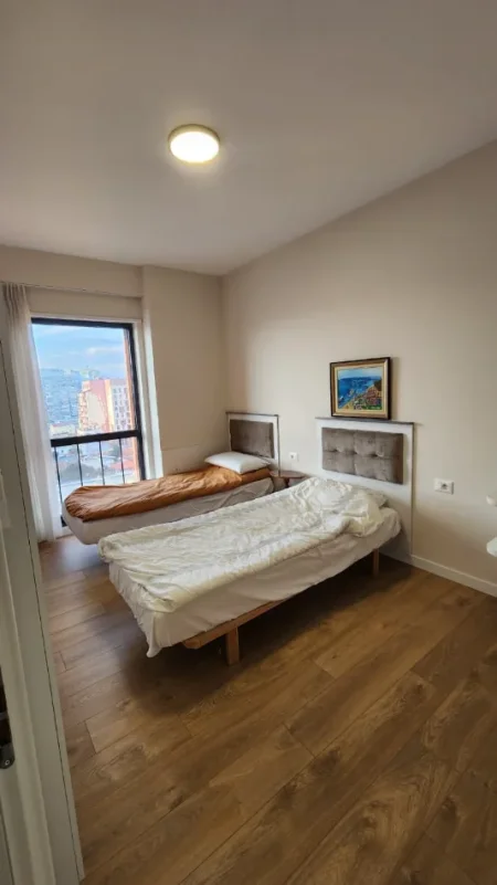 Tirane, jepet me qera apartament 2+1+Ballkon Kati 3, 110 m² 1.100 € (Pazari i ri)