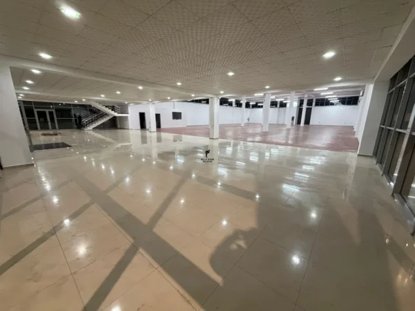 Tirane, jepet me qera magazine , 1.600 m² 6.500 € (RINAS)