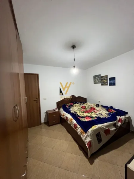 Tirane, jepet me qera apartament 2+1+Ballkon Kati 3, 120 m² 570 € (MATERNITETI I RI)