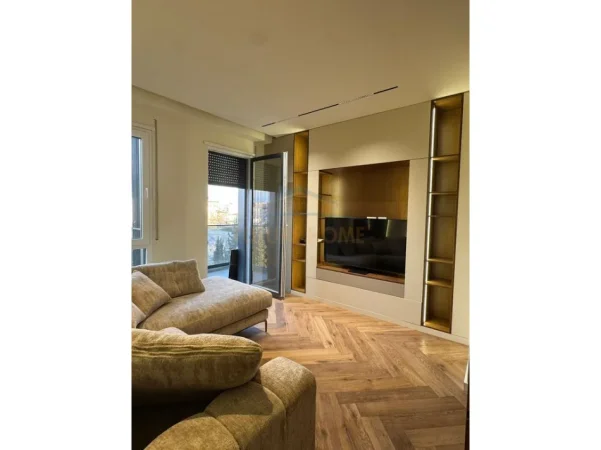 Tirane, jepet me qera apartament 2+1+Ballkon Kati 5, 93 m² 900 € (Don Bosko)