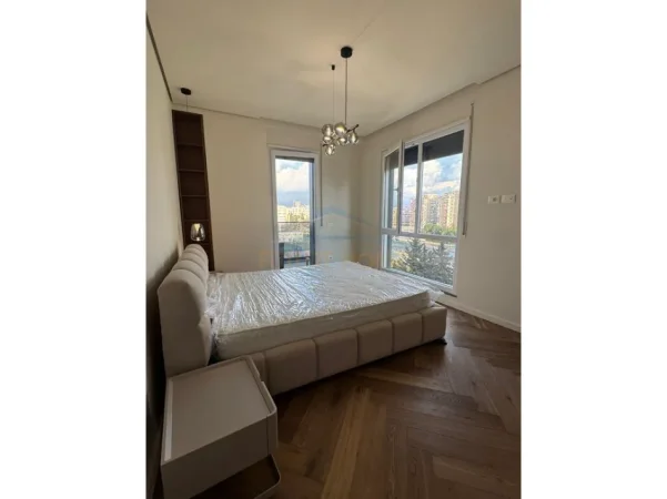 Tirane, jepet me qera apartament 2+1+Ballkon Kati 5, 93 m² 900 € (Don Bosko)