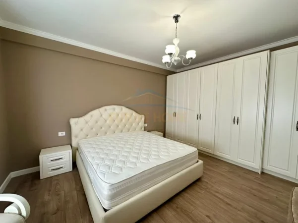Tirane, jepet me qera apartament 3+1+Ballkon Kati 1, 130 m² 1.300 € (KOPSHTI BOTANIK)