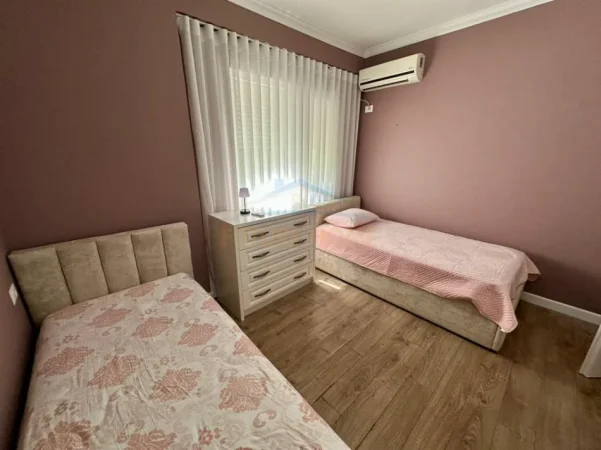 Tirane, jepet me qera apartament 3+1+Ballkon Kati 1, 130 m² 1.300 € (KOPSHTI BOTANIK)