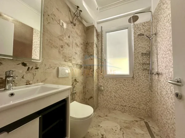 Tirane, jepet me qera apartament 3+1+Ballkon Kati 1, 130 m² 1.300 € (KOPSHTI BOTANIK)