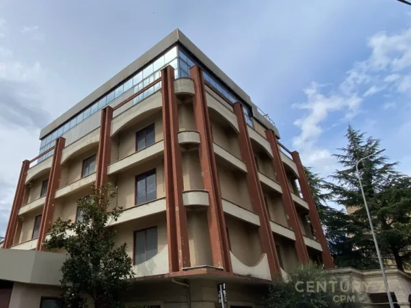 Tirane, jepet me qera hotel Kati 4, 1.970 m² 15.000 € (Tirana e re)