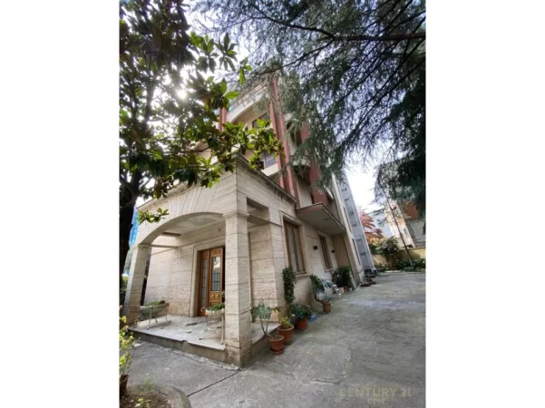 Tirane, jepet me qera hotel Kati 4, 1.970 m² 15.000 € (Tirana e re)
