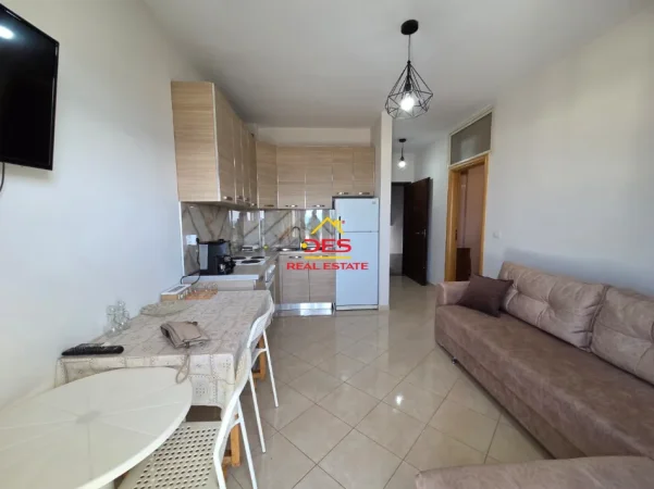 Shqiperi, jepet me qera apartament 1+1+Ballkon Kati 4, 70 m² 300 € (Rruga Dhimitër Konomi)