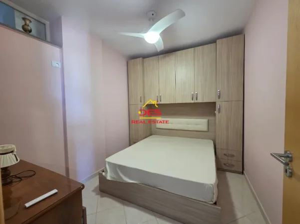 Shqiperi, jepet me qera apartament 1+1+Ballkon Kati 4, 70 m² 300 € (Rruga Dhimitër Konomi)