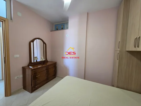 Shqiperi, jepet me qera apartament 1+1+Ballkon Kati 4, 70 m² 300 € (Rruga Dhimitër Konomi)