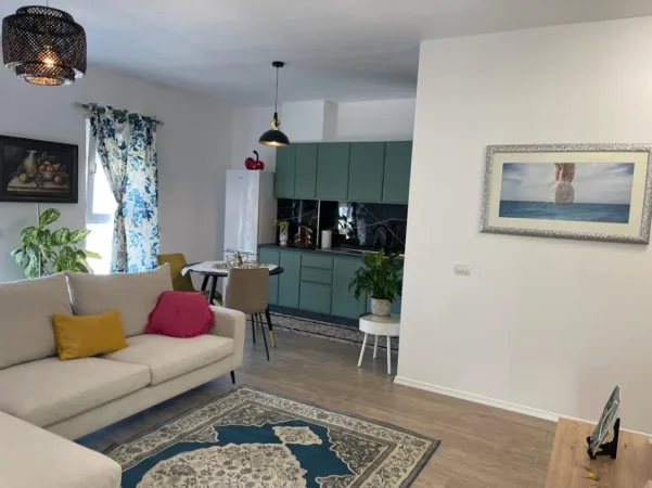 Tirane, jepet me qera apartament 2+1+Ballkon , 530 €