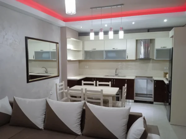 Tirane, jepet me qera apartament 2+1+Ballkon Kati 4, 107 m² 500 € (Pranë Bar OSLO, Astir, Tiranë.)