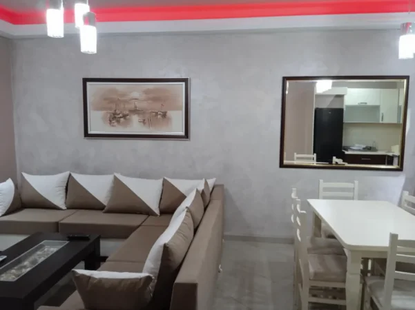 Tirane, jepet me qera apartament 2+1+Ballkon Kati 4, 107 m² 500 € (Pranë Bar OSLO, Astir, Tiranë.)