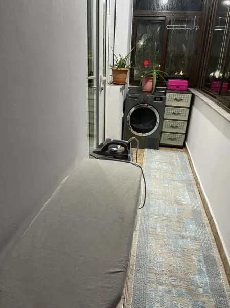Tirane, jepet me qera apartament 1+1 , 85 m² (Universitet Messhetar)