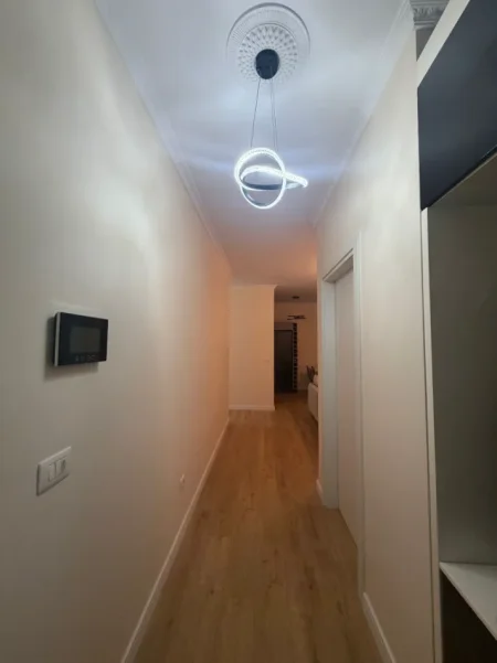 Tirane, jepet me qera apartament 2+1 , 90 m² 1.100 € (delijorgji)