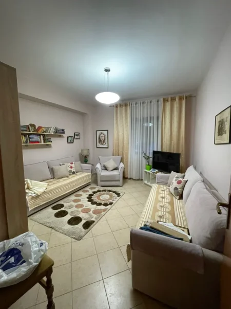 Tirane, jepet me qera apartament 2+1 Kati 4, 116 m² 700 € (garden building)