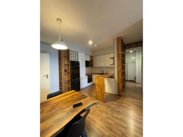 Tirane, jepet me qera apartament 2+1+Ballkon Kati 5, 80 m² 600 € (Kompleksi Mangalem)