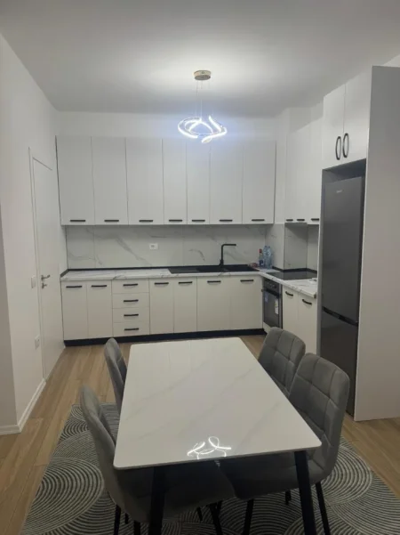 Tirane, jepet me qera apartament 1+1 Kati 2, 65 m² 450 € (Urban Gate)