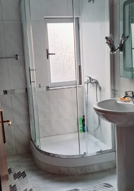Tirane, shitet apartament 1+1 Kati 4, 64 m² 105.000 € (astir)