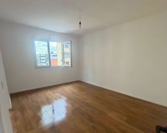 Tirane, shitet apartament 1+1+Aneks+Ballkon Kati 5, 54 m² 98.000 € (porcelan)