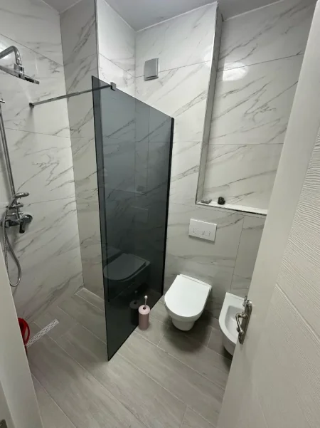 Durres, jepet me qera apartament 1+1 Kati 3, 65 m² 350 € (Golem)