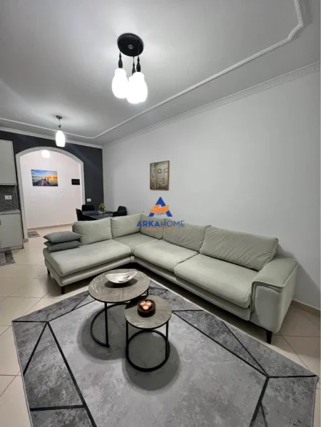 Tirane, jepet me qera apartament 2+1+Ballkon , 90 m² 
