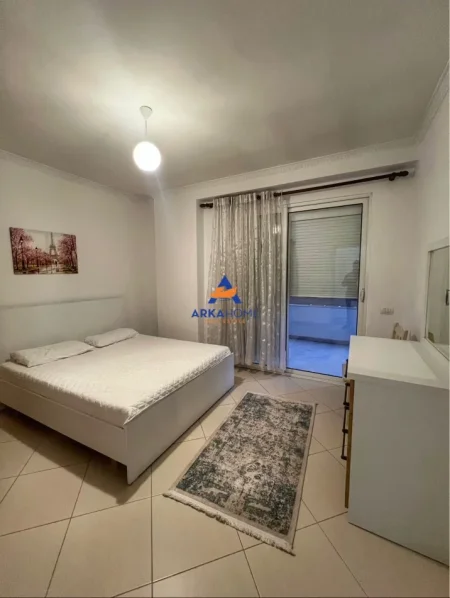 Tirane, jepet me qera apartament 2+1+Ballkon , 90 m² 