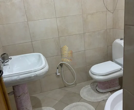 Tirane, jepet me qera apartament 1+1 Kati 1, 65 m² 400 € (Selite)