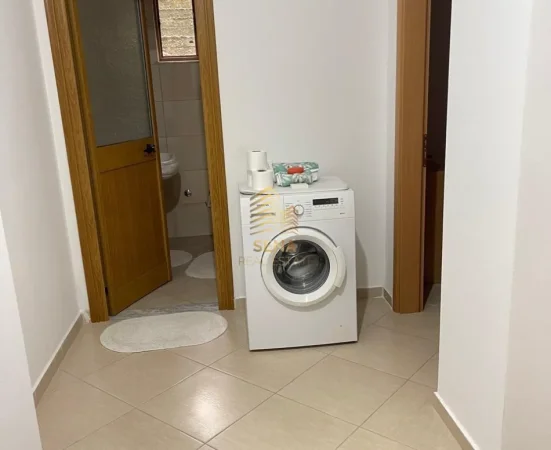 Tirane, jepet me qera apartament 1+1 Kati 1, 65 m² 400 € (Selite)
