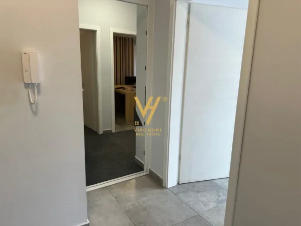 Tirane, jepet me qera zyre Kati 7, 130 m² 970 € (KOMPLEKSI OLIMPIK ,KOMUNA E PARISIT)