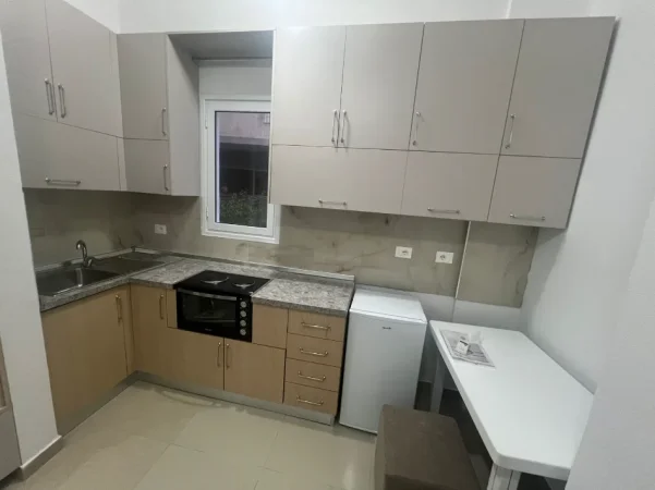 Durres, jepet me qera apartament 1+1 Kati 0, 350 € (Shkembi Kavajes)