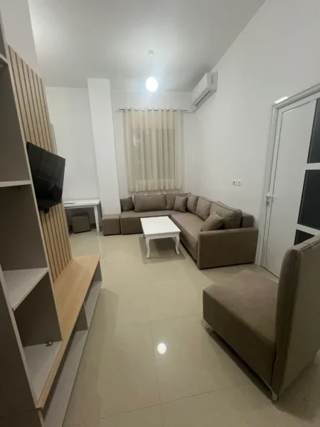 Durres, jepet me qera apartament 1+1 Kati 0, 350 € (Shkembi Kavajes)