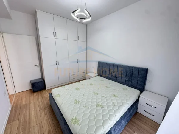 Tirane, jepet me qera apartament 1+1+Ballkon Kati 5, 65 m² 550 € (Urban Gate)