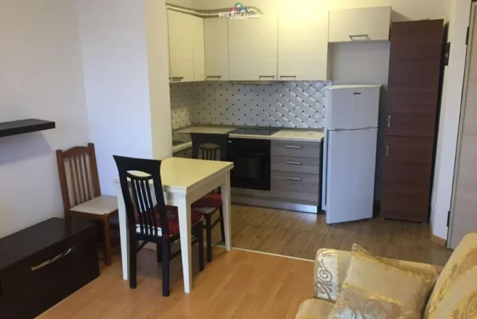 Tirane, jepet me qera apartament 1+1 Kati 6, 55 m² 520 € (Xhamllik)