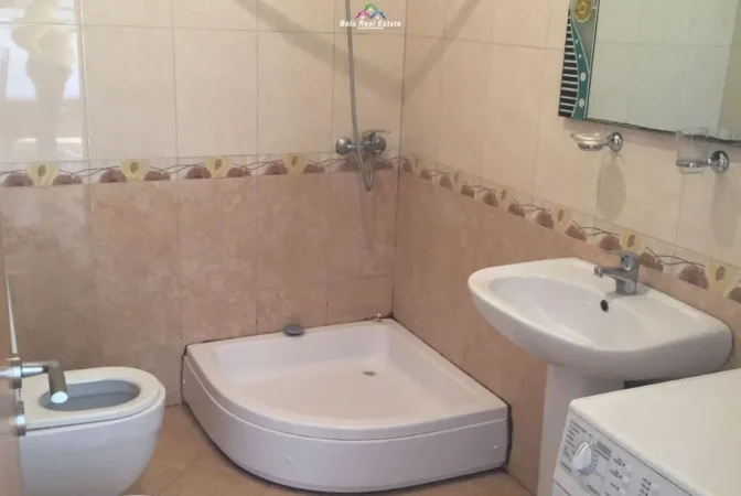 Tirane, jepet me qera apartament 1+1 Kati 6, 55 m² 520 € (Xhamllik)