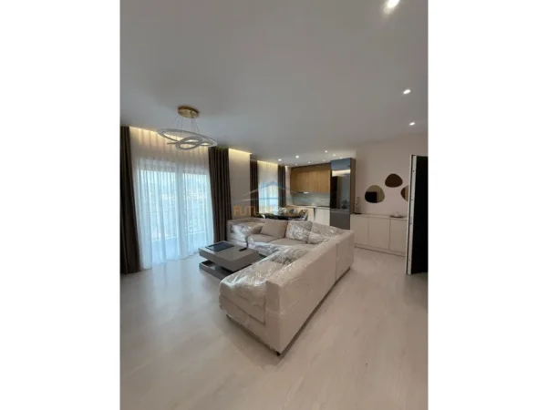 Tirane, jepet me qera apartament 1+1+Ballkon Kati 6, 850 € (RRUGA ODHISE PASKALI)