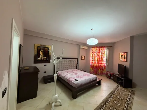 Durres, jepet me qera apartament 2+1 Kati 6, 550 € (Pallati i sportit)