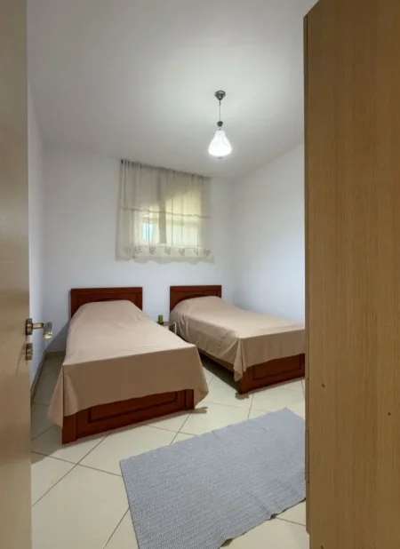 Tirane, jepet me qera apartament 1+1 Kati 3, 55 m² 400 € (FAKULTETI I MJEKESISIE)