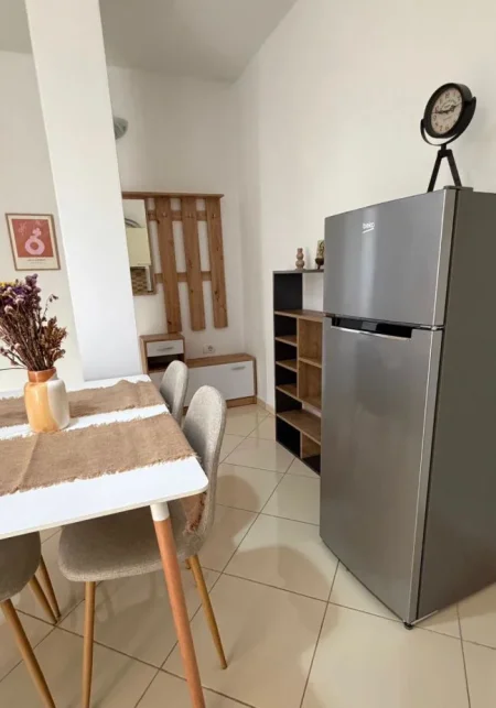 Tirane, jepet me qera apartament 1+1 Kati 3, 55 m² 400 € (FAKULTETI I MJEKESISIE)