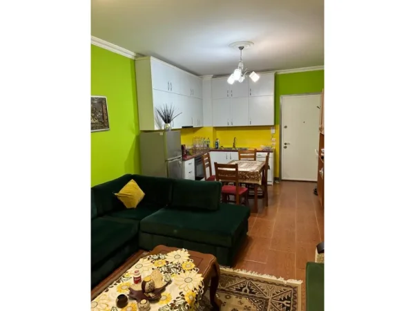 Tirane, jepet me qera apartament 1+1+Ballkon Kati 2, 61 m² 550 € (21 Dhjetori)