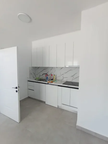 Durres, jepet me qera apartament 1+1 Kati 0, 350 € (Golem)