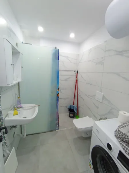 Durres, jepet me qera apartament 1+1 Kati 0, 350 € (Golem)